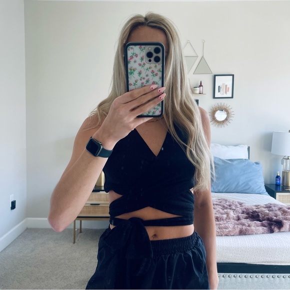 Reformation Wrap-Around Top - Picture 1 of 4